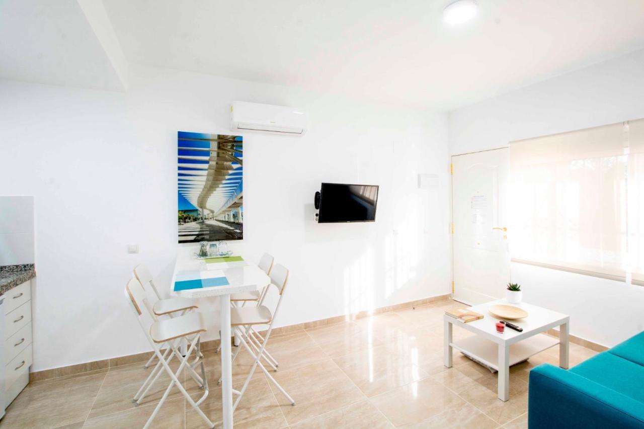 Apartamentos Los Alamos Sardinero ตอร์เรโมลิโนส ภายนอก รูปภาพ