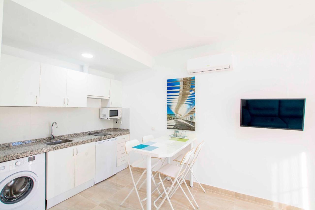Apartamentos Los Alamos Sardinero ตอร์เรโมลิโนส ภายนอก รูปภาพ