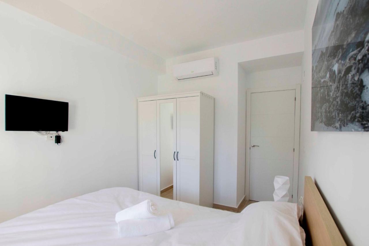 Apartamentos Los Alamos Sardinero ตอร์เรโมลิโนส ภายนอก รูปภาพ