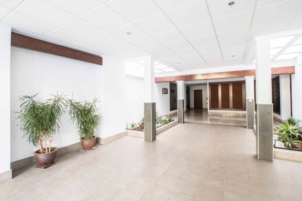 Apartamentos Los Alamos Sardinero ตอร์เรโมลิโนส ภายนอก รูปภาพ